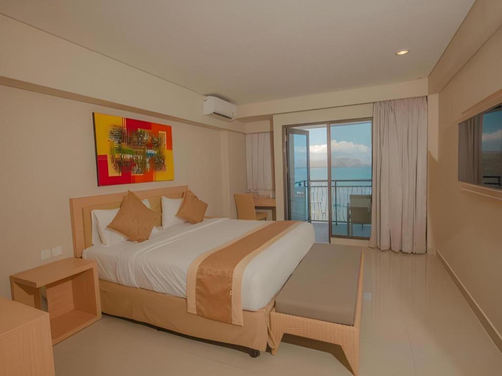 Laprima Hotel Labuan Bajo Exterior photo